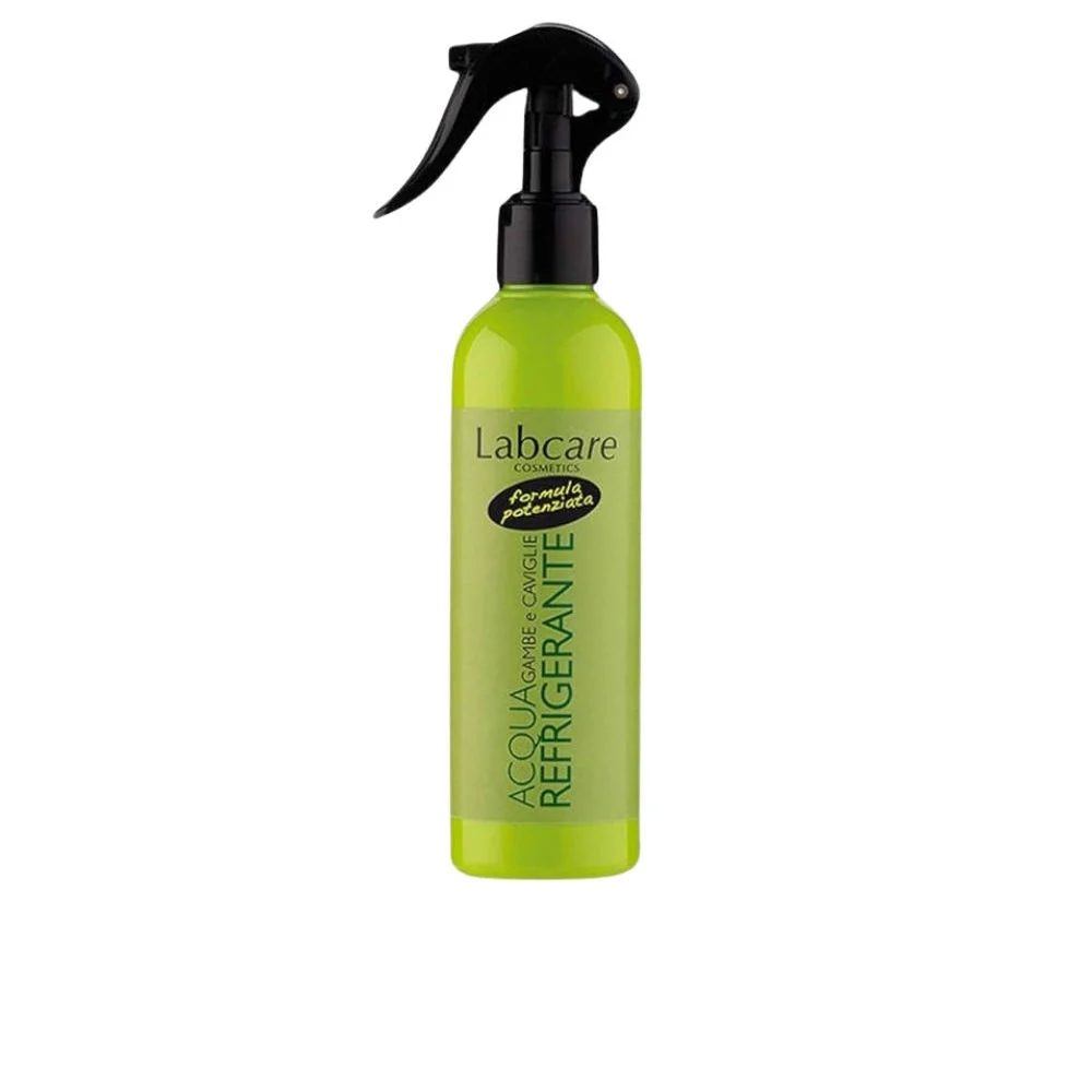 Acqua rinfrescante per gambe e caviglie