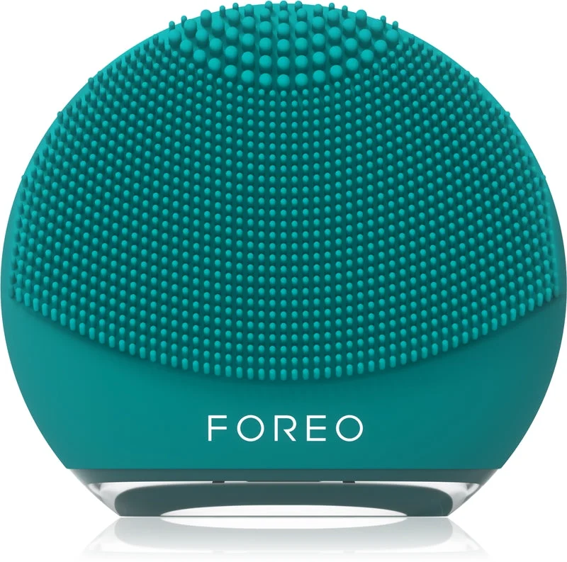 FOREO LUNA™4 Go spazzola sonica per la pulizia del viso da viaggio Evergreen